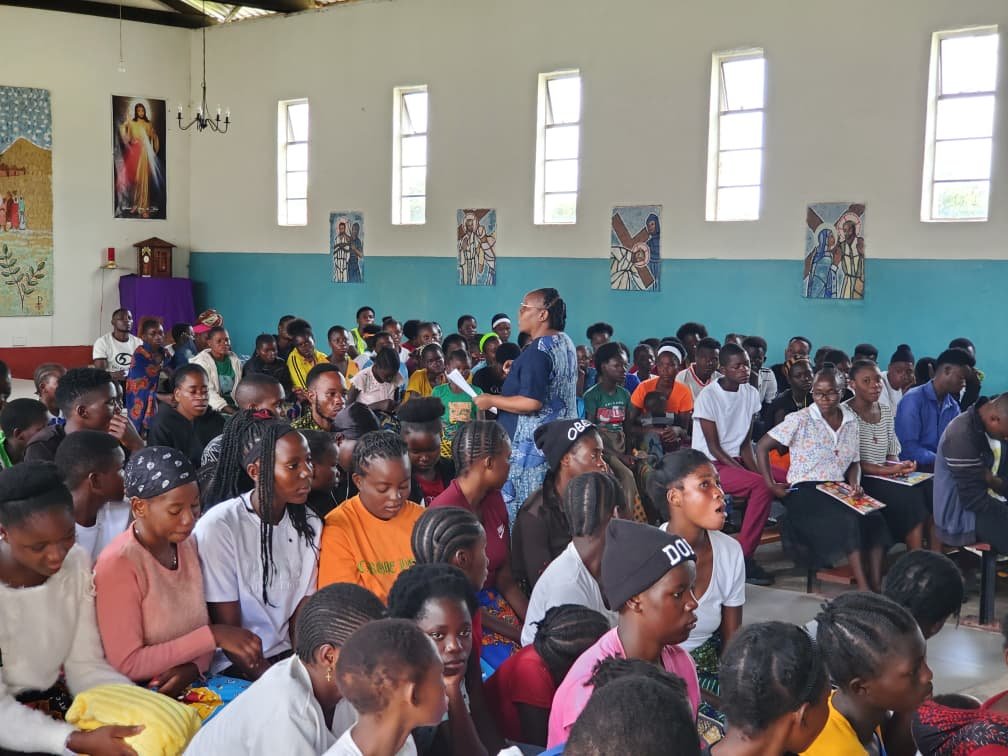 Des jeunes de Kasamba, en Zambie, sensibilisés aux questions de sauvegarde